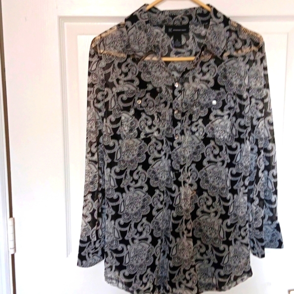 Ladies blouse with attached cami.Excellent Condition.Size L - Picture 2 of 7